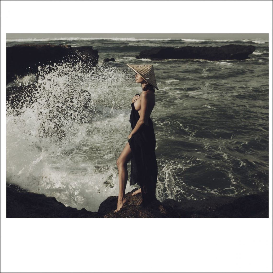 Balistarz-model-Raluca-Cojocaru-landscape-beach-shoot-in-a-black-dress-with-the-waves-crashing