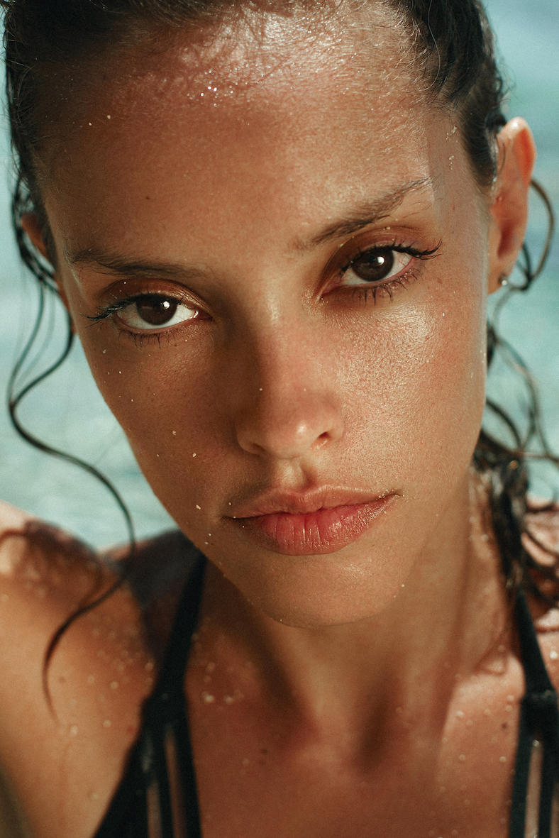 Balistarz-model-Anni-De-Barros-headshot-ocean-shoot-portrait-bikini