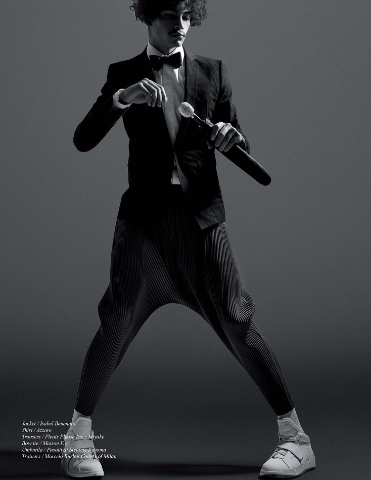Balistarz-model-Antoine-Lorvo-black-and-white-portrait-shoot-in-a-suit