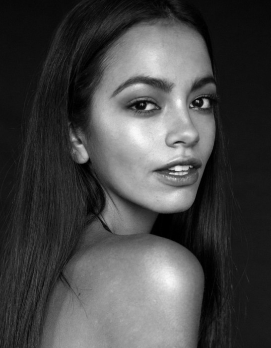 Balistarz-model-Arielle-Panta-headshot-shoot-black-and-white-smile