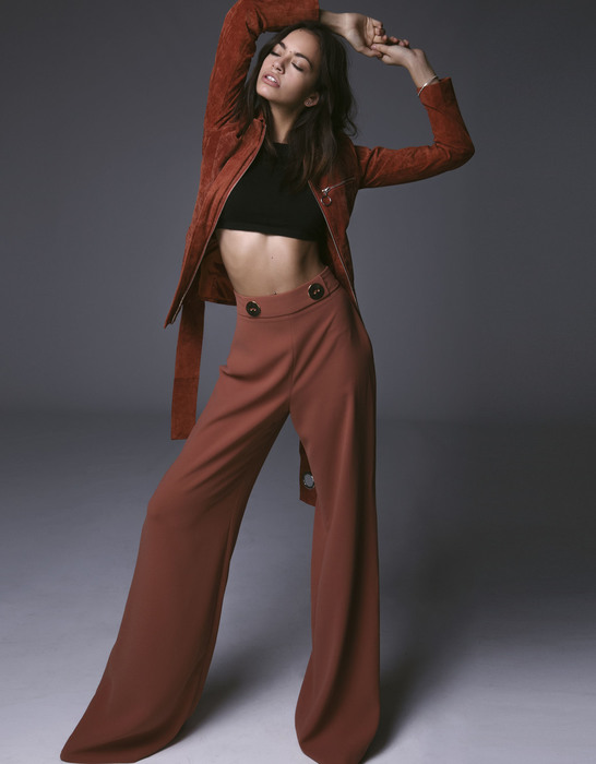 Balistarz-model-Arielle-Panta-shoot-fashion-clothes-brown-pose