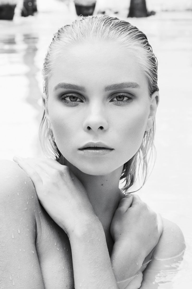 Balistarz-model-Aspen-Gerasimov-beautiful-black-and-white-portrait-taken-at-the-pool
