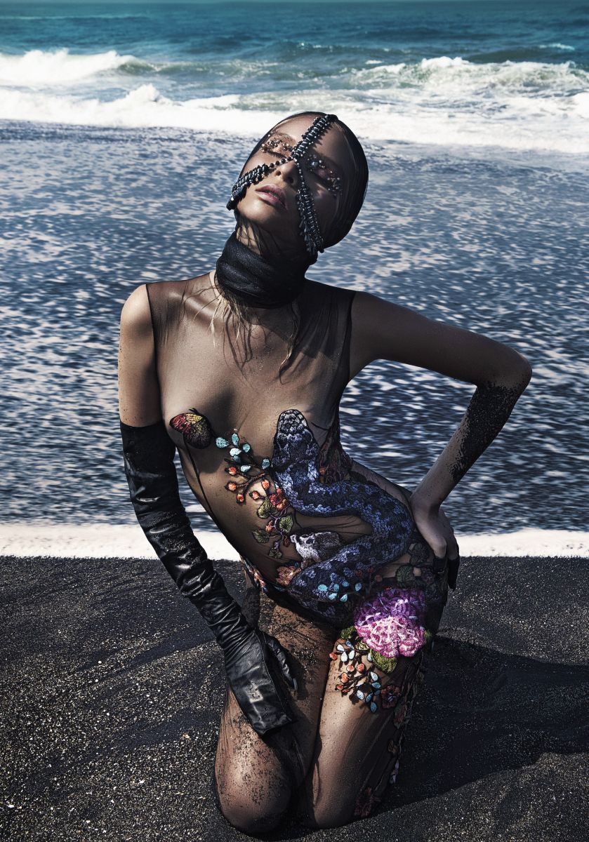 Balistarz-model-Aspen-Gerasimov-creative-fashion-shoot-at-the-beach-in-clothing-with-snake-pattern