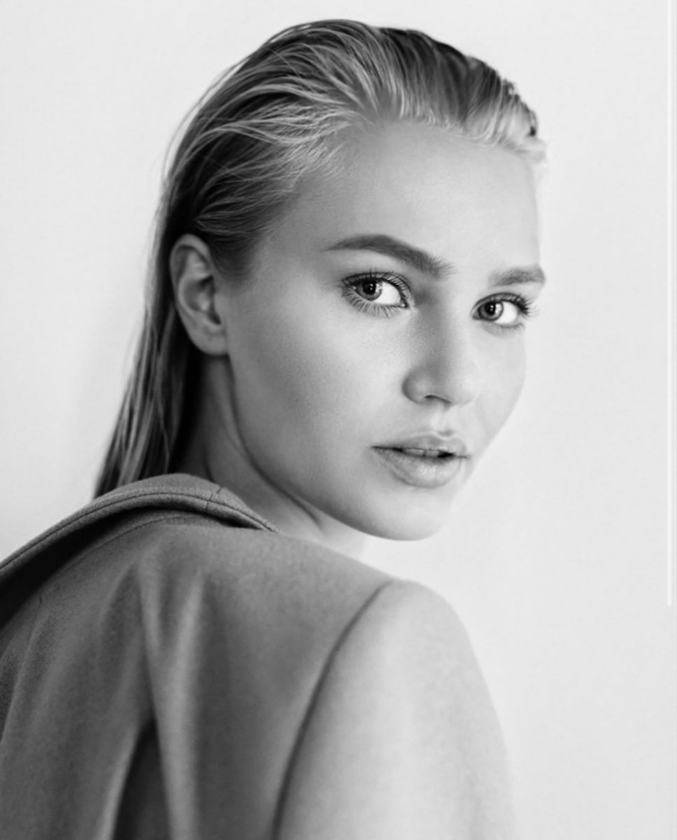 Balistarz-model-Hulda-Elopuro-black-and-white-closeup-portrait-shoot