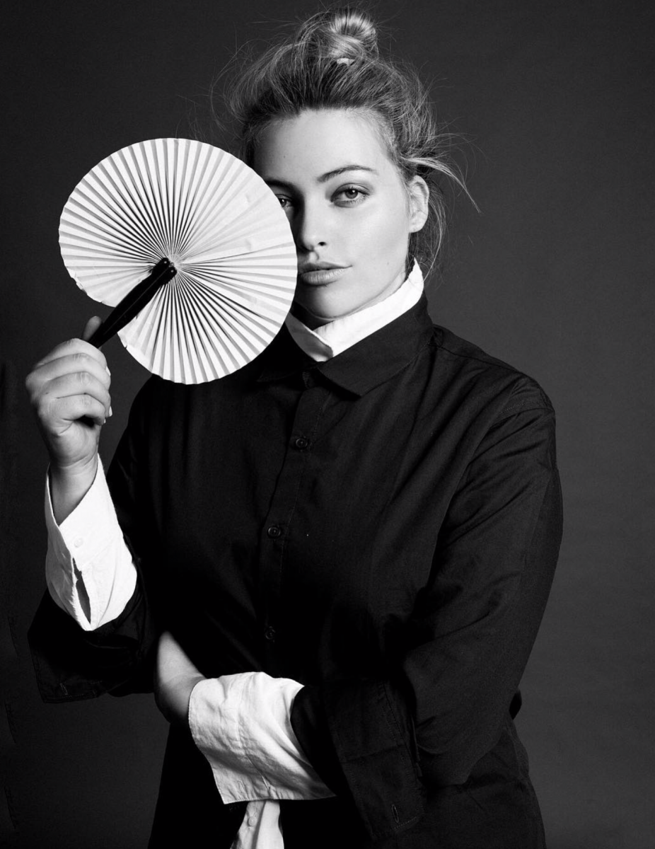 Balistarz-model-Jess-Earle-black-and-white-portrait-shoot-with-a-fan