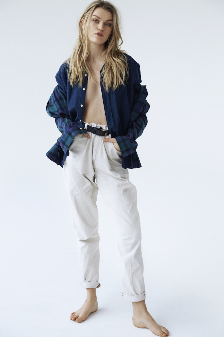 Balistarz-mode-Josefine-Justesen-portrait-shoot-in-a-blue-jacket-and-white-pants