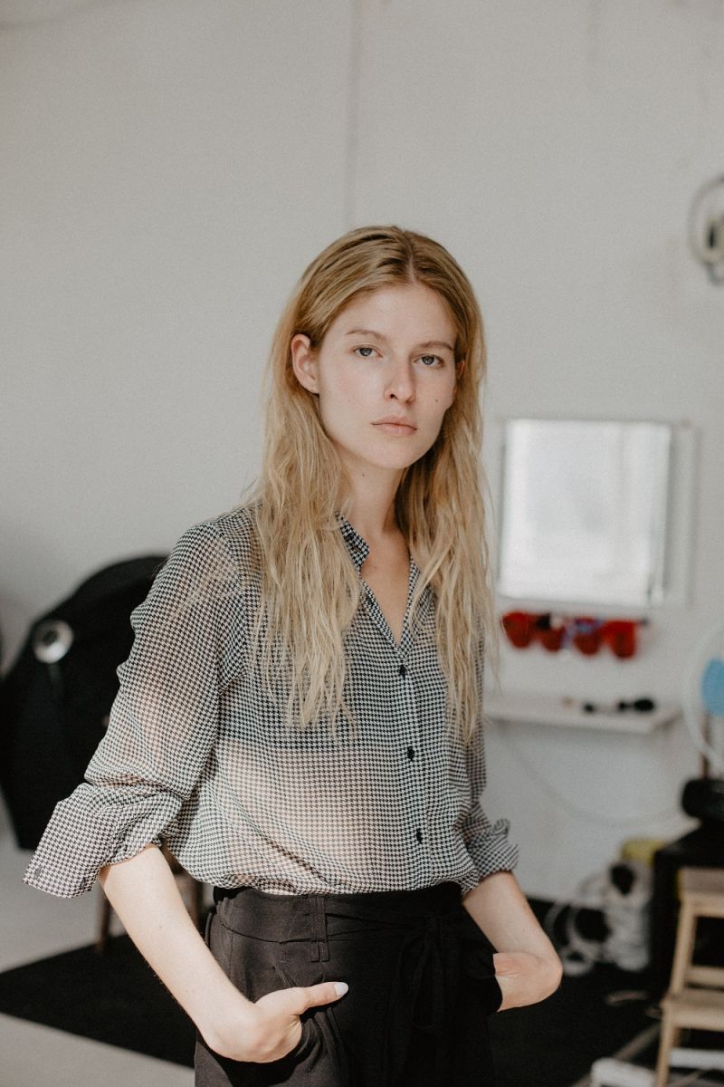 Balistarz-model-Kate-Ermakova-portrait-casual-shoot-in-plaid-shirt-for-Kseniya-Busigina