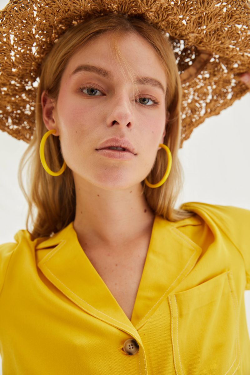 Balistarz-model-Kate-Ermakova-portrait-closeup-shoot-in-a-yellow-shirt-and-earrings