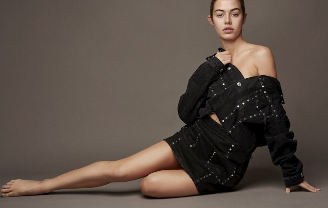 Balistarz-model-Lauren-Sintes-landscape-shoot-in-black-leather-clothing