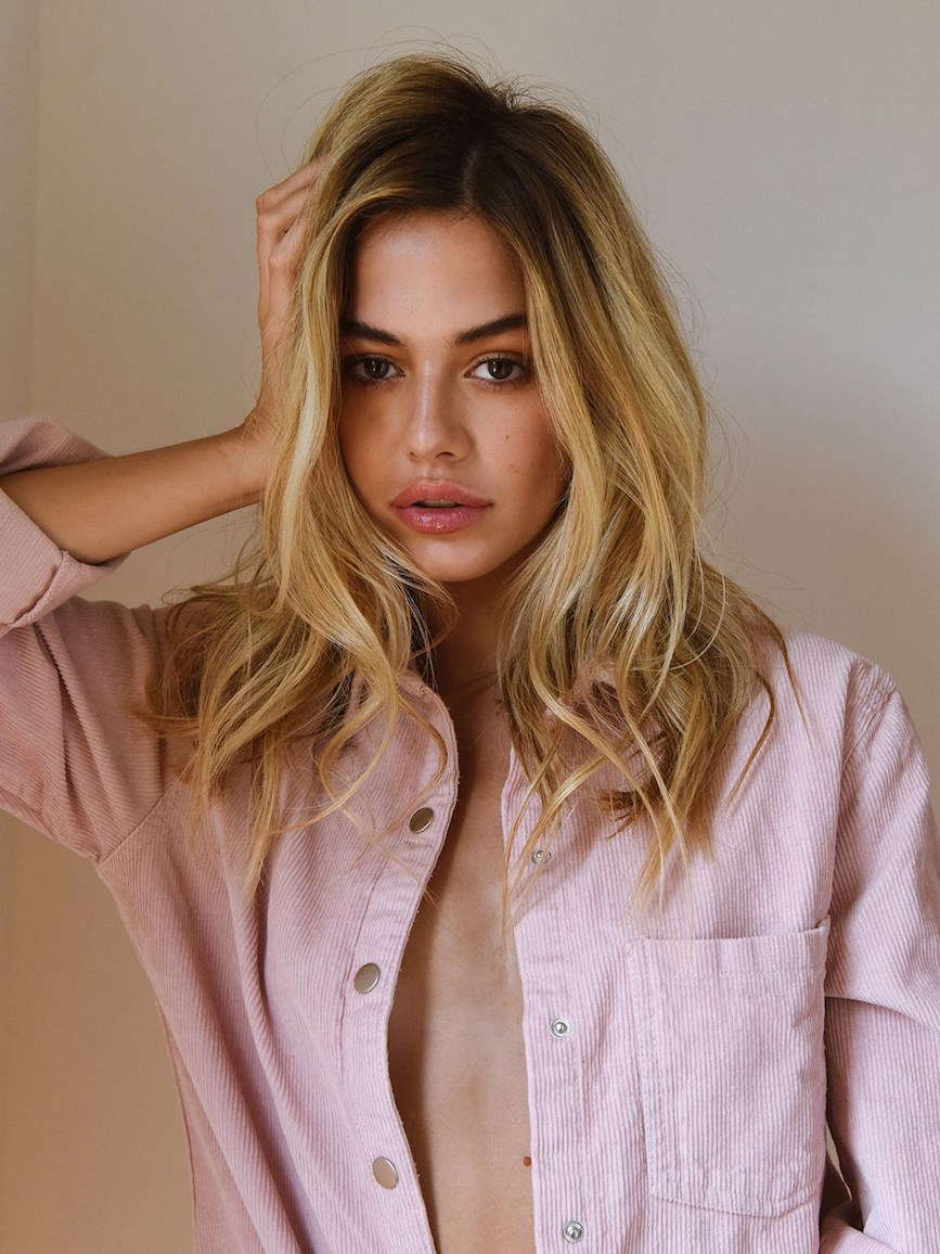 Balistarz-model-Lauren-Sintes-portrait-shoot-in-light-pink-button-up-shirt