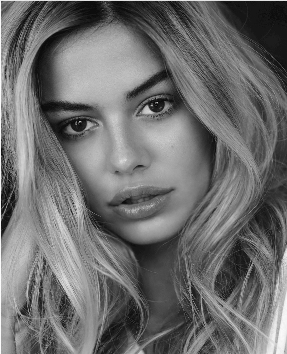 Balistarz-model-Lauren-Sintes-headshot-portrait-black-and-white-shoot
