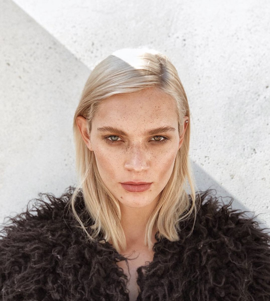 Balistarz-model-Liliya-Abraimova-headshot-fur-coat-shoot-beautiful-eyes