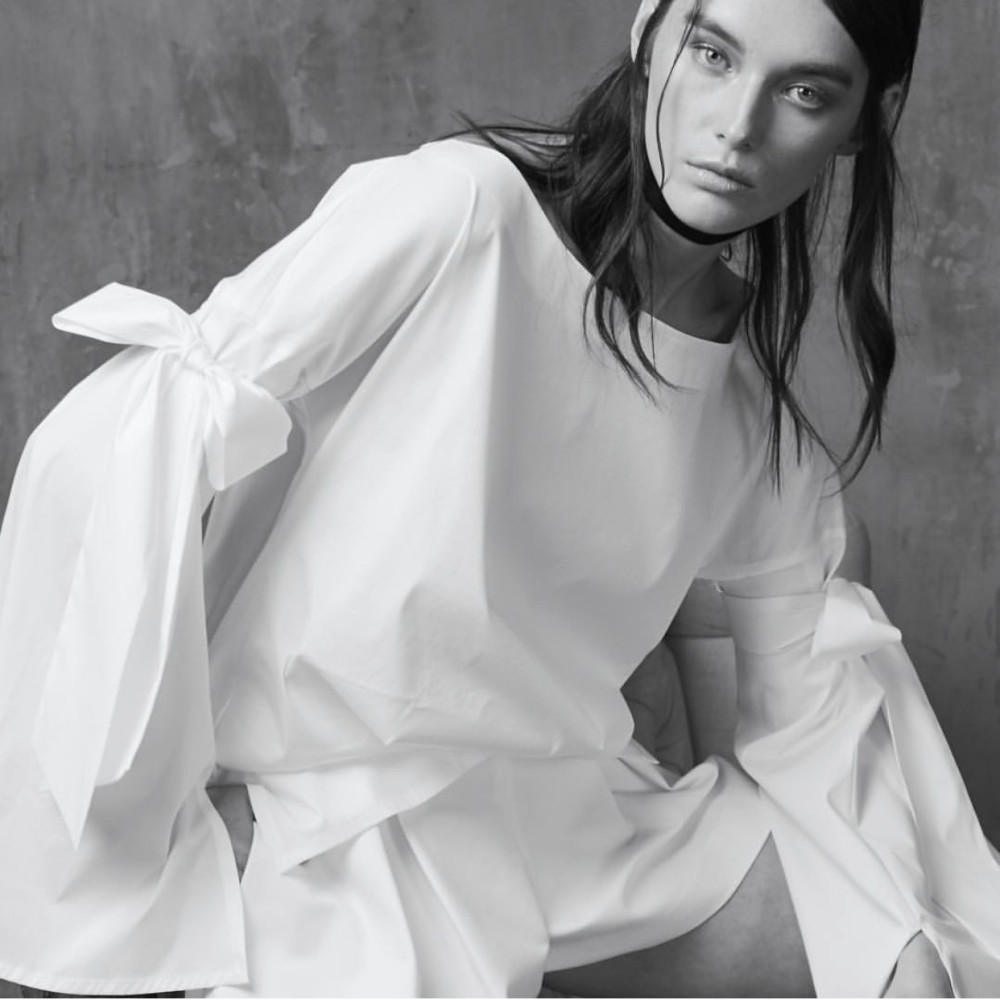 Balistarz-model-Lisa-Ababkova-black-and-white-portrait-shoot-white-long-sleeves