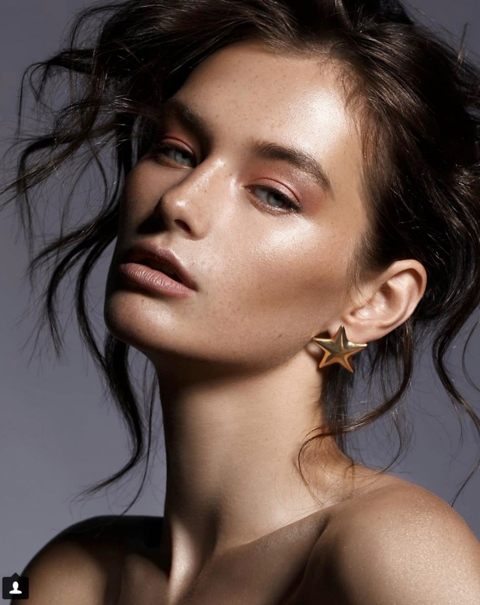 Balistarz-model-Lisa-Ababkova-portrait-headshot-star-earrings-grey-background