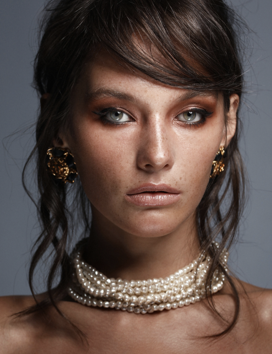 Balistarz-model-Lisa-Ababkova-headshot-portrait-shoot-grey