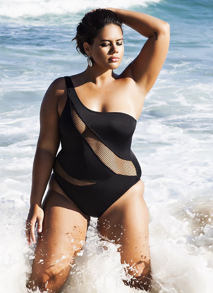 Balistarz-model-Mahalia-portrait-beach-shoot-in-black-swimsuit-with-waves