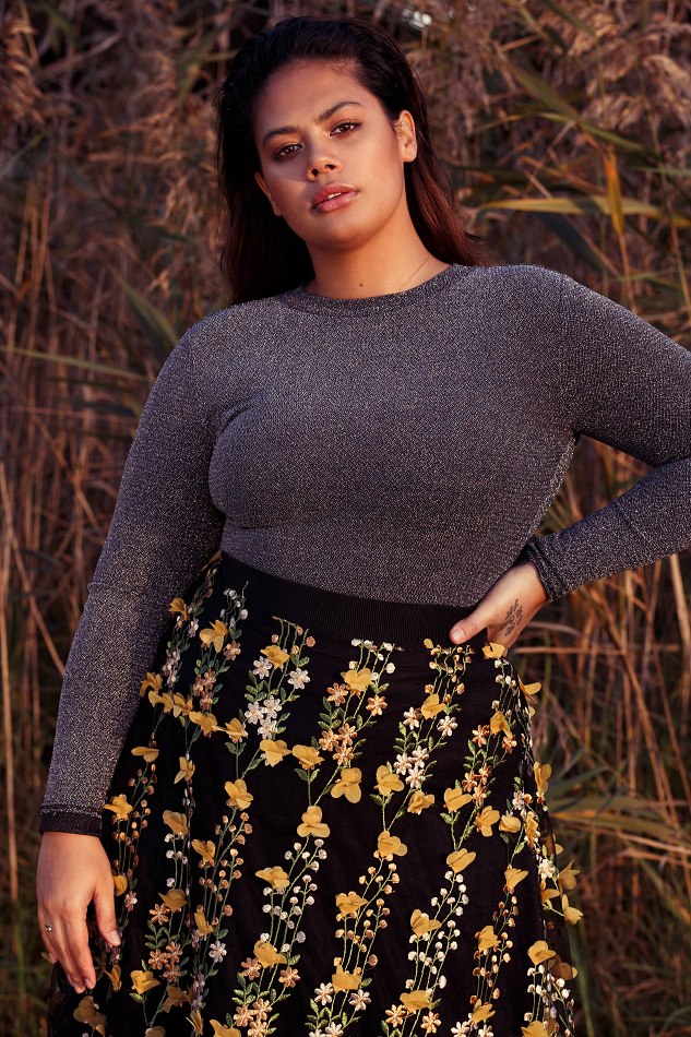Balistarz-model-Mahalia-shoot-portrait-sweater-black-dress