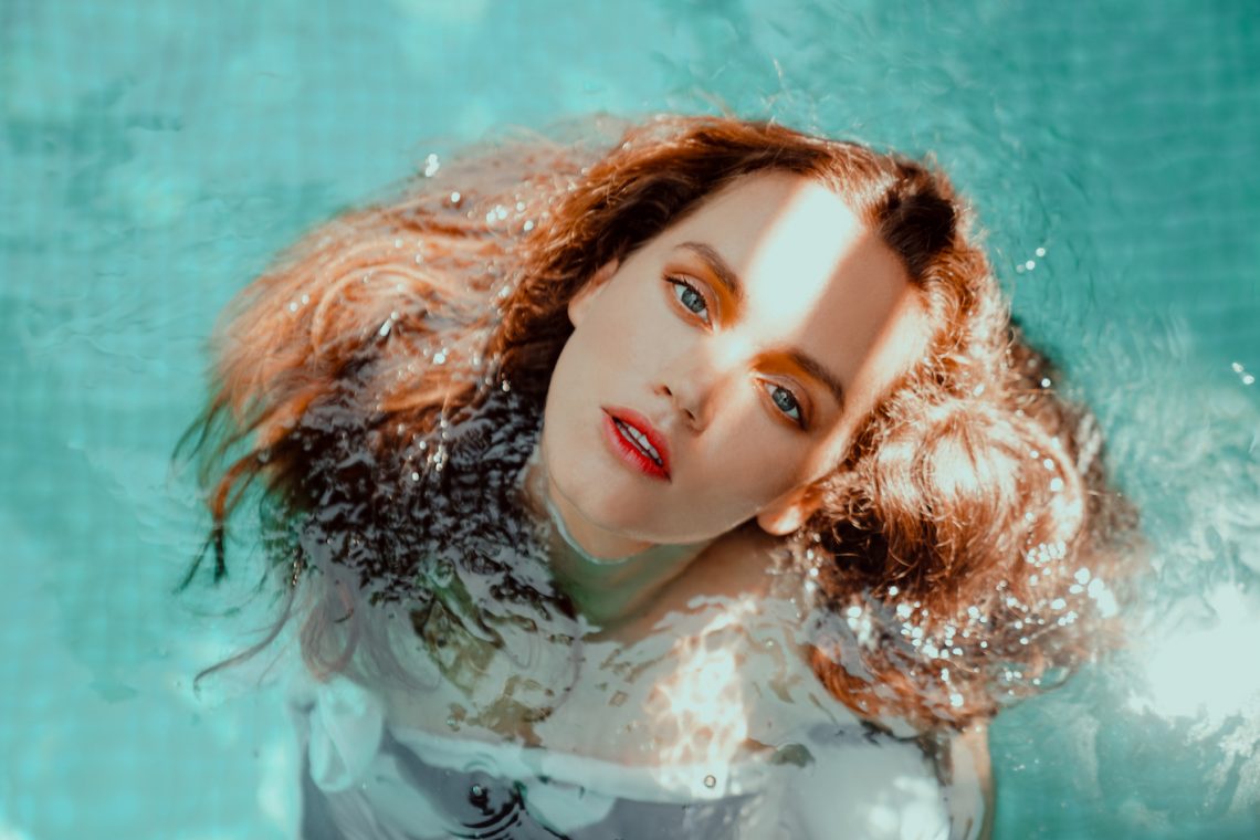 Balistarz-model-Natalia-Brhlel-landscape-casual-shoot-in-pool