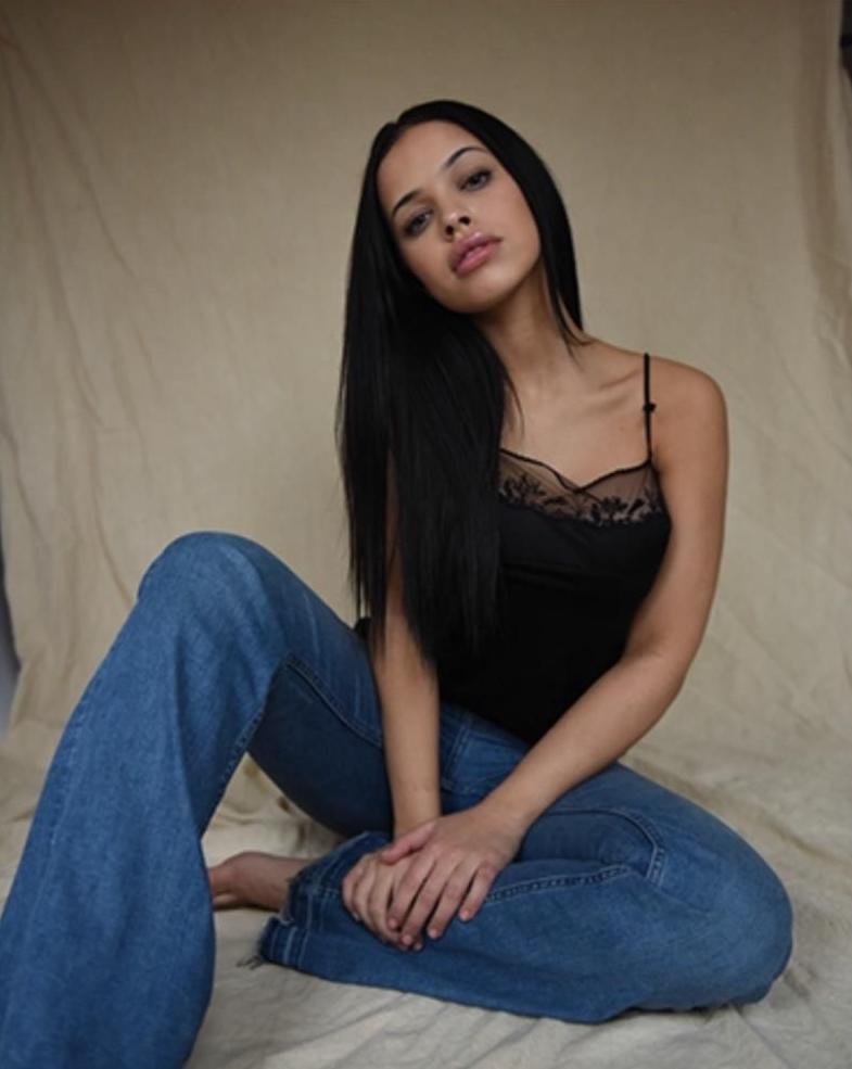 Balistarz-model-Nisirina-Sbia-profile-shoot-in-blue-jeans-and-black-shirt