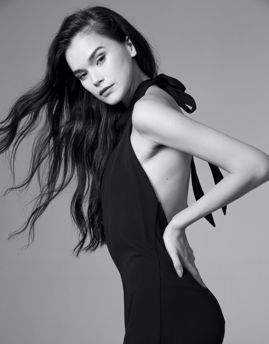 Balistarz-model-Oksana-Stoyanovskaya-portrait-black-and-white-shoot-in-a-gorgeous-dress