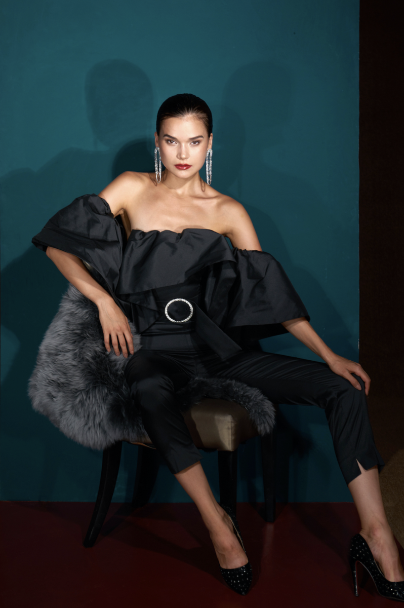 Balistarz-model-Oksana-Stoyanovskaya-portrait-shoot-in-fancy-elegant-clothing-sitting-on-a-chair