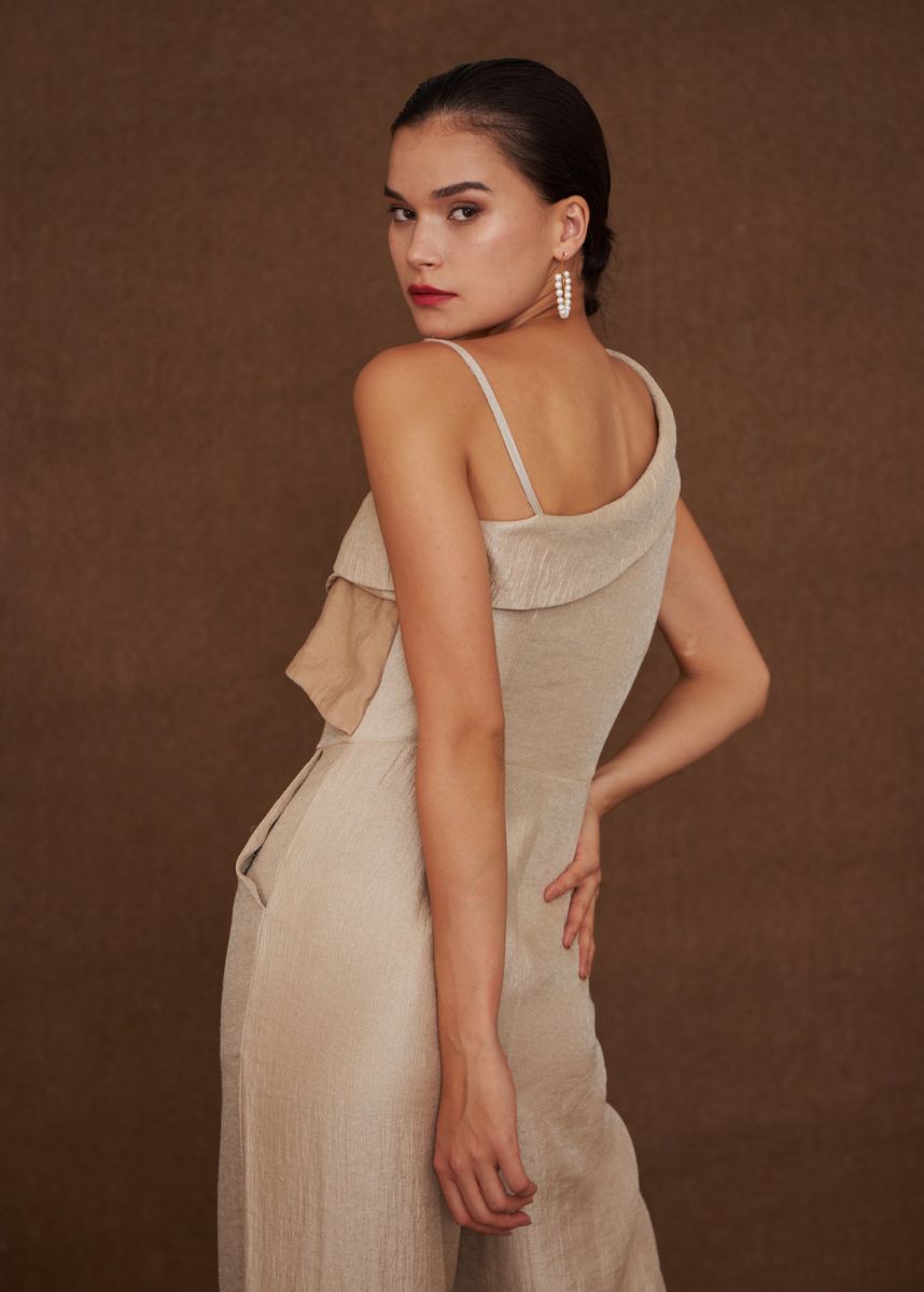 Balistarz-model-Oksana-Stoyanovskaya-portrait-shoot-in-a-casual-white-dress