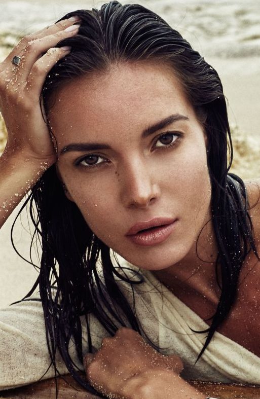 Balistarz-model-Renya-Gorlanova-head-shot-profile-getting-wet-during-beach-time