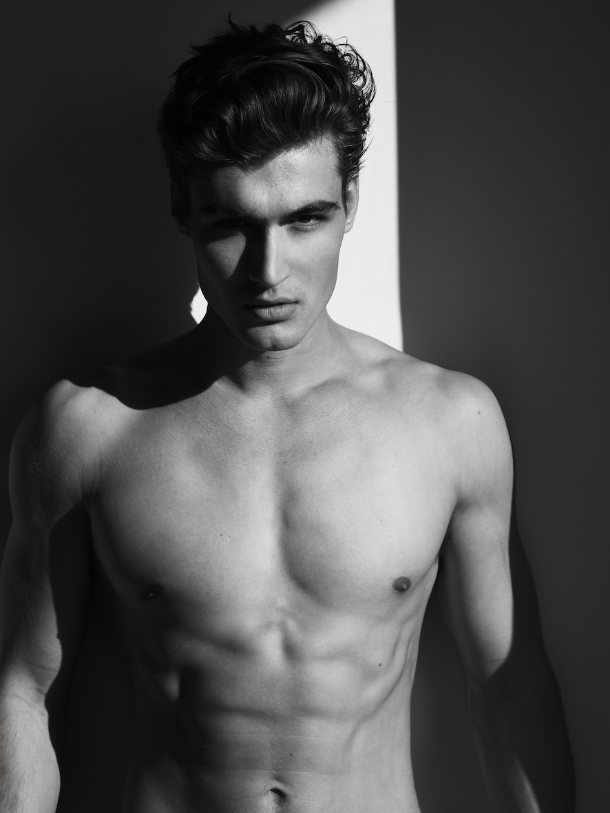 Balistarz-model-Reuben-Mckechnie-black-and-white-shirtless-profile