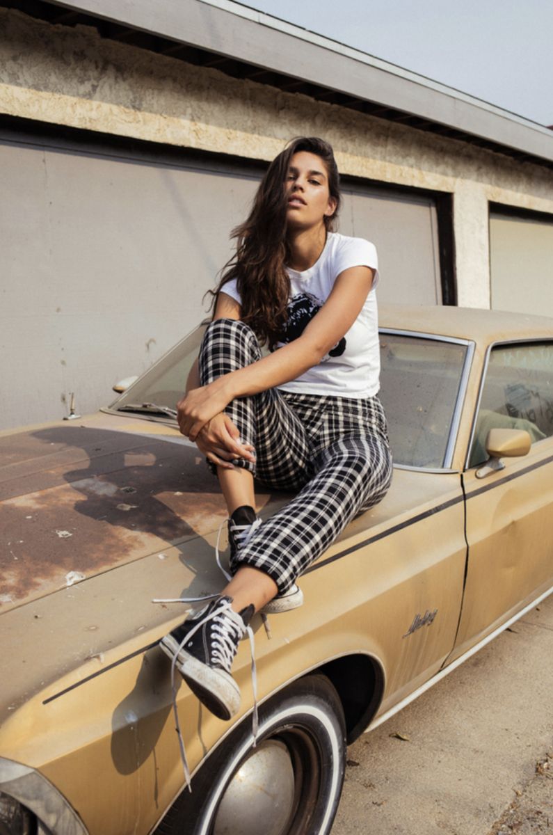 Balistarz-model-Samantha-Garza-portrait-shoot-sitting-on-a-brown-dusty-and-rusty-car-in-casual-clothing