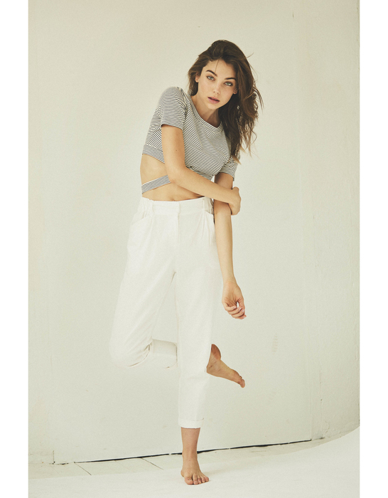 Balistarz-model-Tilly-Jac-Smith-potrait-shoot-with-white-pants-on-one-foot