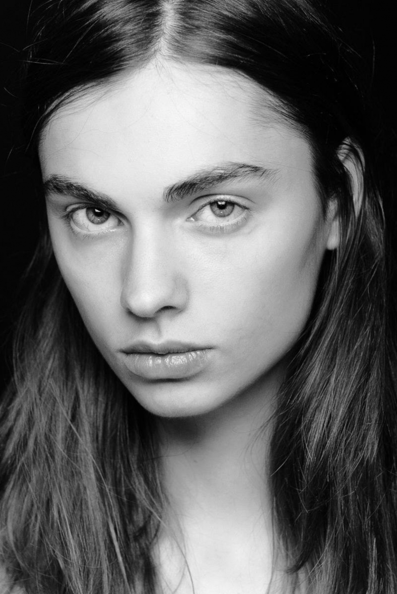 Balistarz-model-Tina-Veshaguri-portrait-headshot-black-and-white-shoot