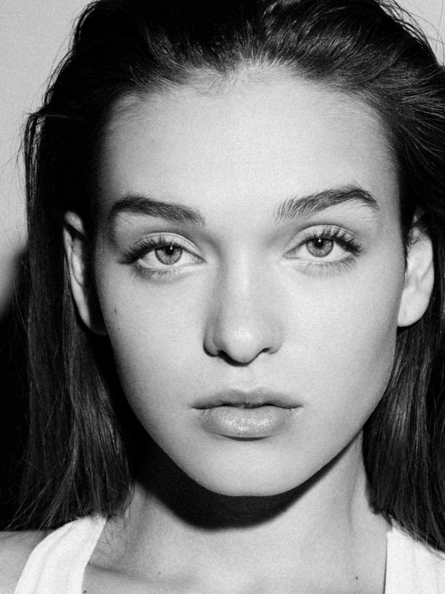 Balistarz-model-Valeria-Rudenko-profile-headshot-shoot-with-white-shirt