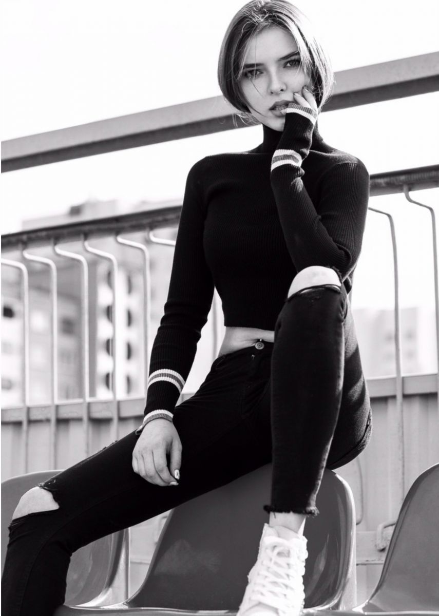 Balistarz-model-Valeriya-Praka-black-and-white-shoot-black-jeans-and-sweater