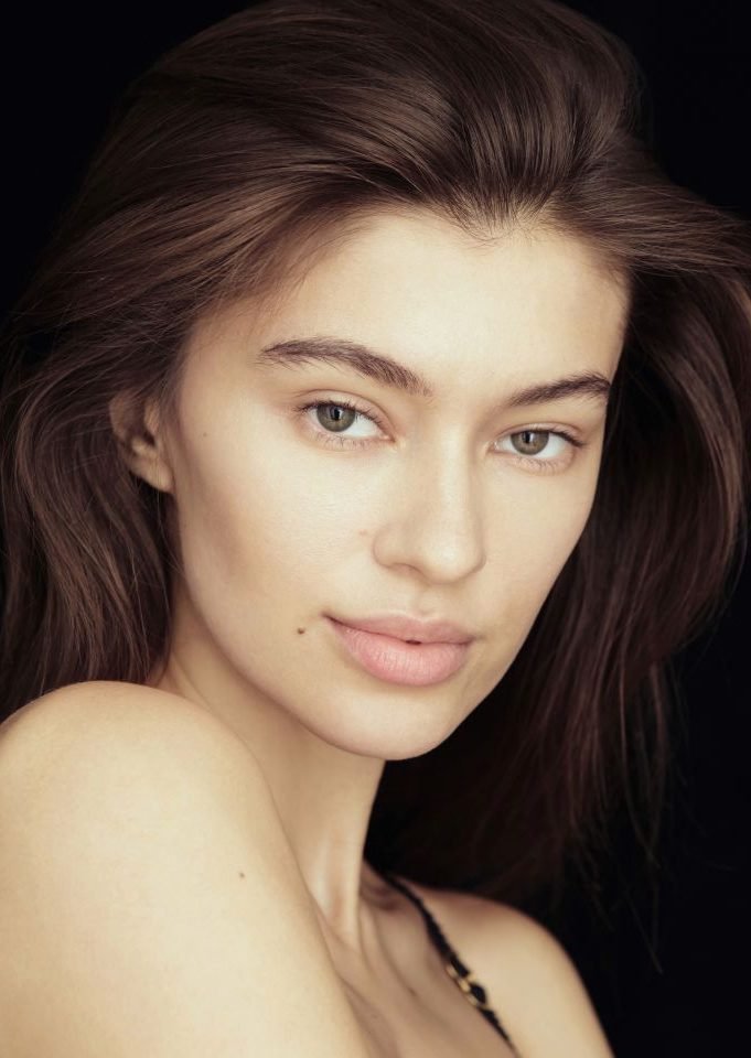 Balistarz-model-Veronika-Istomina-beauty-portrait-profile-she-is-beautiful-and-natural